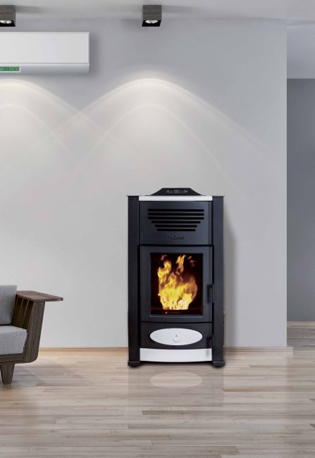 Stufa a pellet Aurora, brucia anche mais, nocciolino, gusci e triti