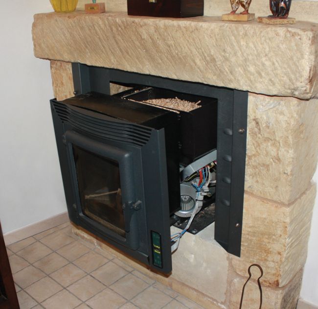 Camino a pellet estraibile